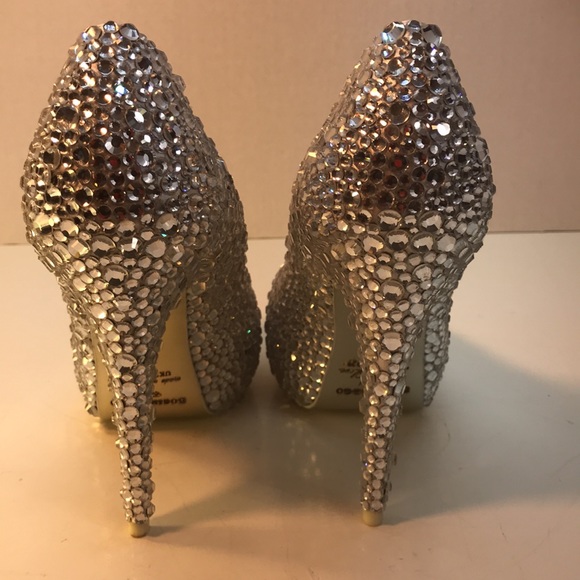 NWOT Crystal Studded Wedding Pumps Size 9 (UK 7 / EURO 39) - - Picture 7 of 16